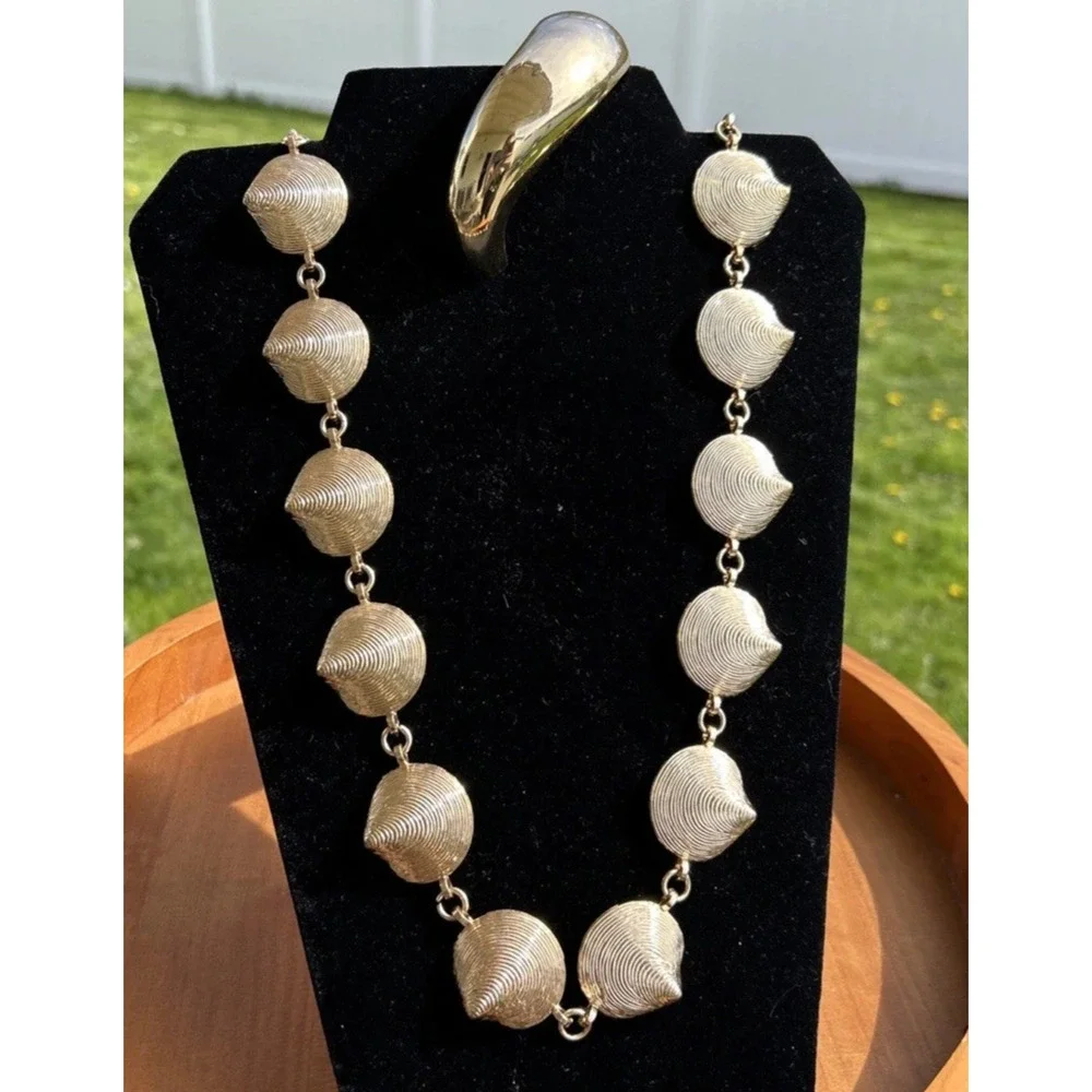 Unbranded | Jewelry | Vintage Goldtone Clamshell Necklace And Clamper ...